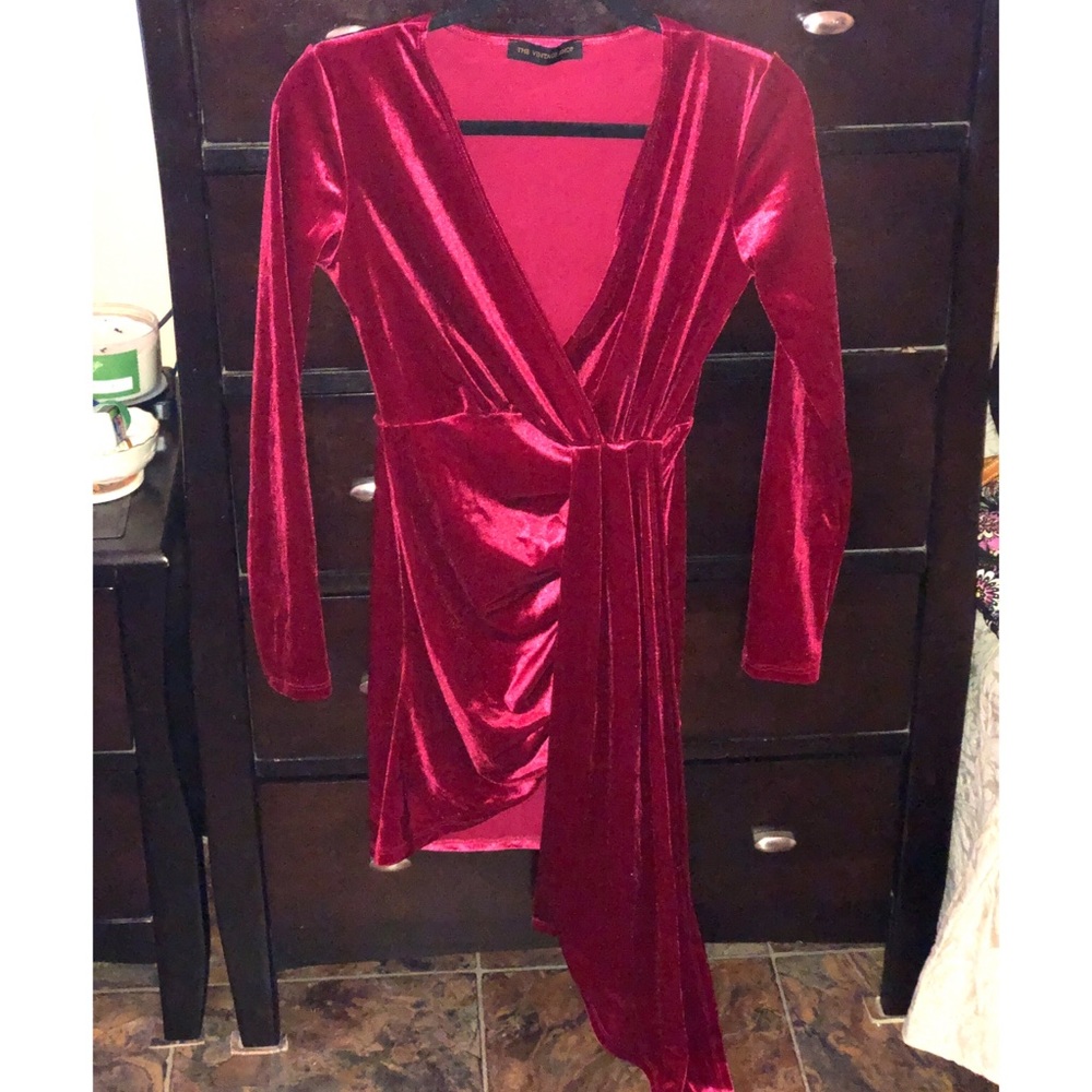 RED VELVET DRESS 🎁- Size SMALL - LONG SLEEVE